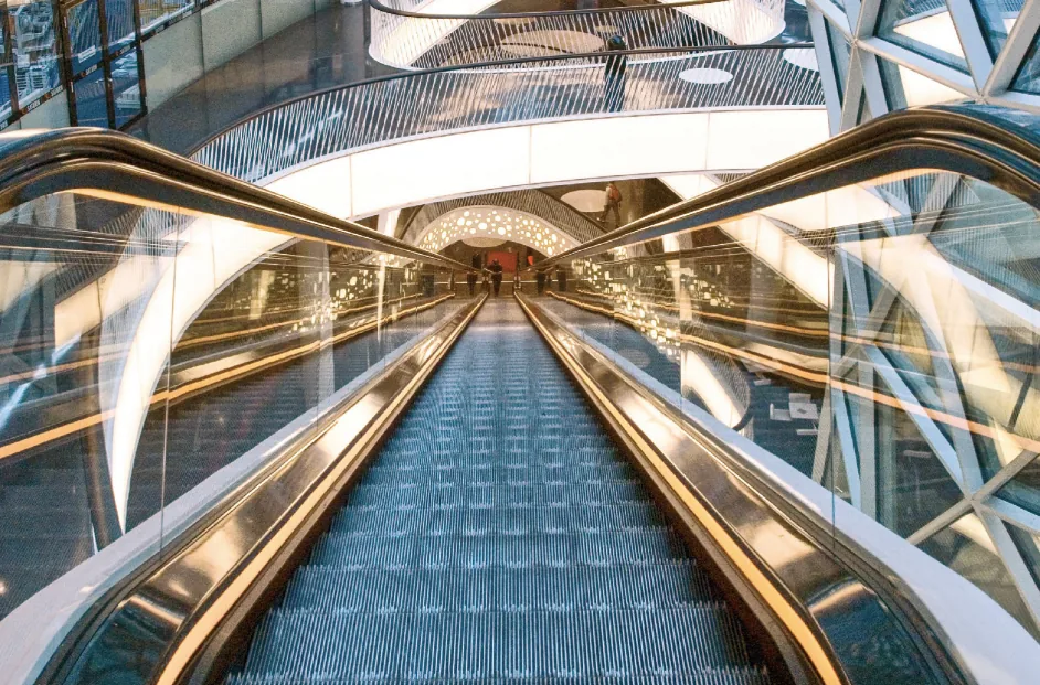 Inclined moving walk connecting levels in a modern atrium