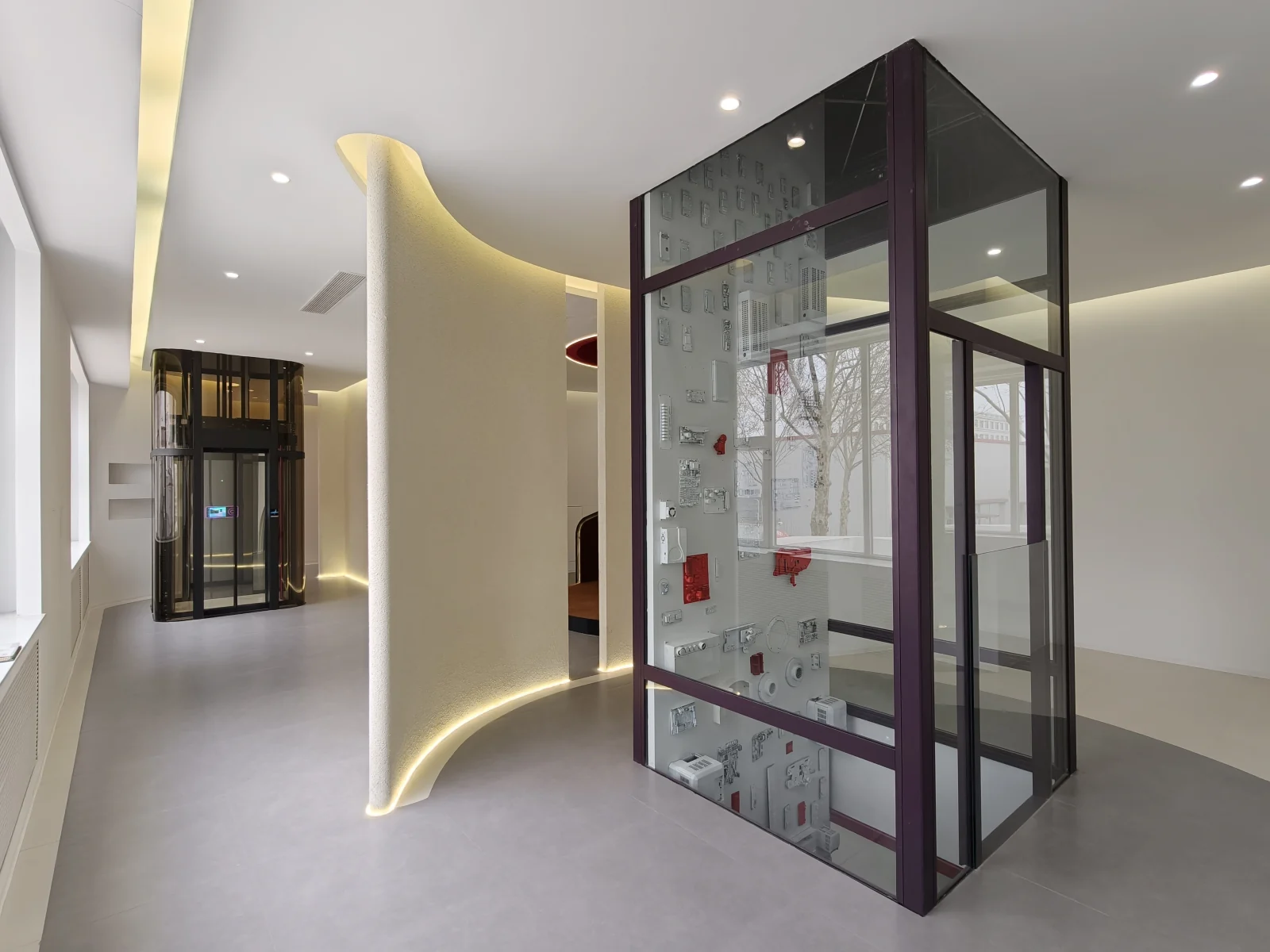Transparent elevator frame displaying internal components and their positions