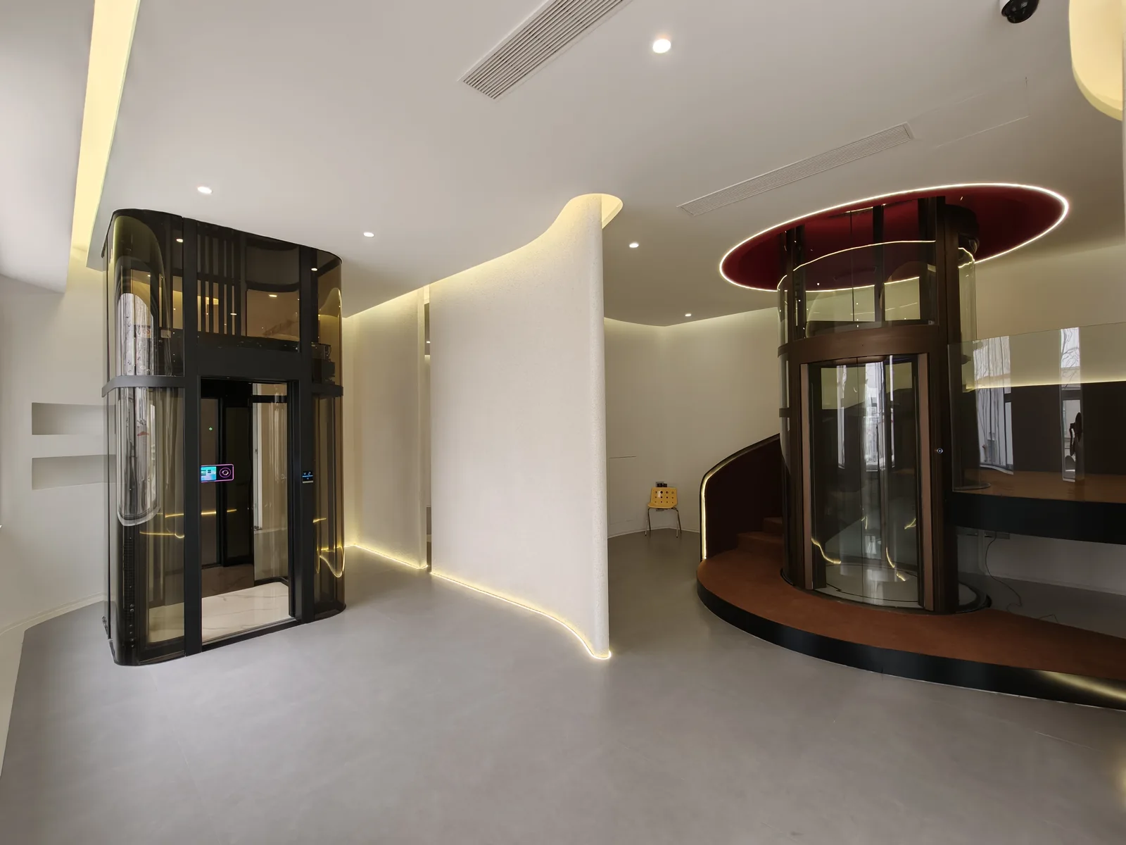 Home and panoramic elevator displays in the Beijing showroom